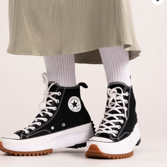 Converse Black/White Canvas Run Star Hike Platform Rugged Sneaker (10.5) - Picture 1 of 15